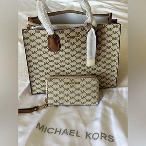 Michael Kors Handbag plus (wallet included for free)